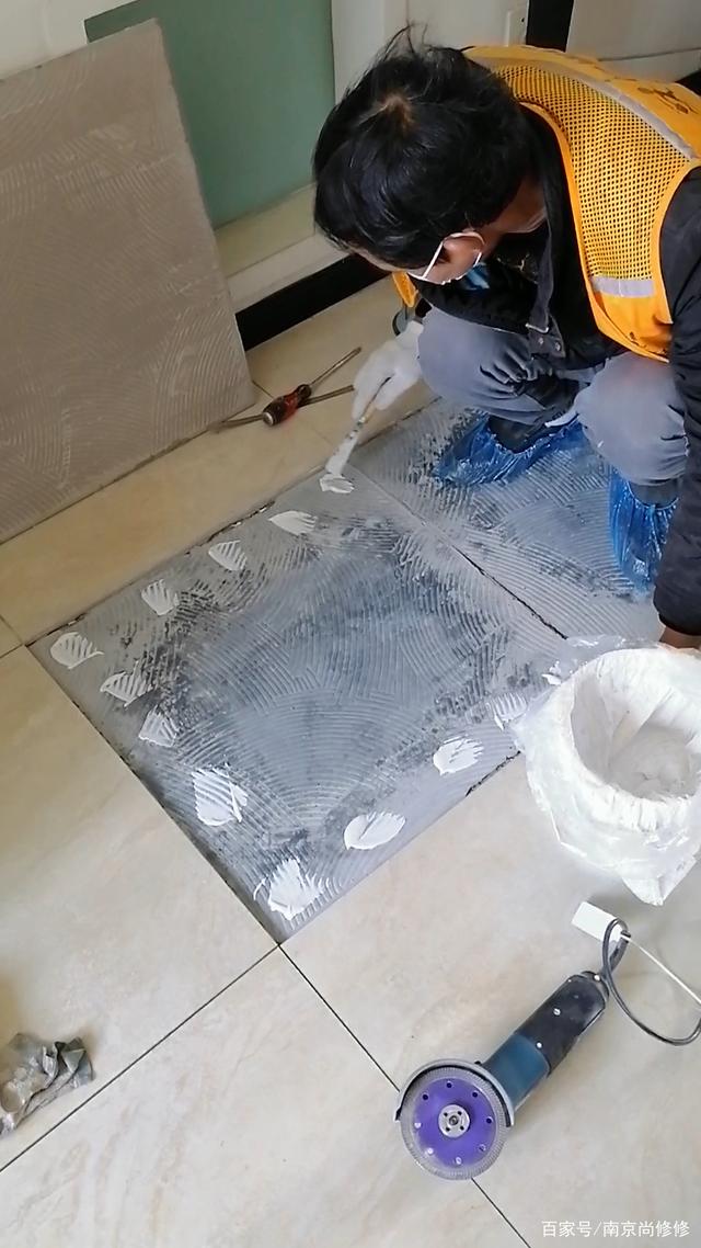 瓷砖空鼓能打膨胀螺丝吗(空鼓的瓷砖打一颗钉子可以吗)