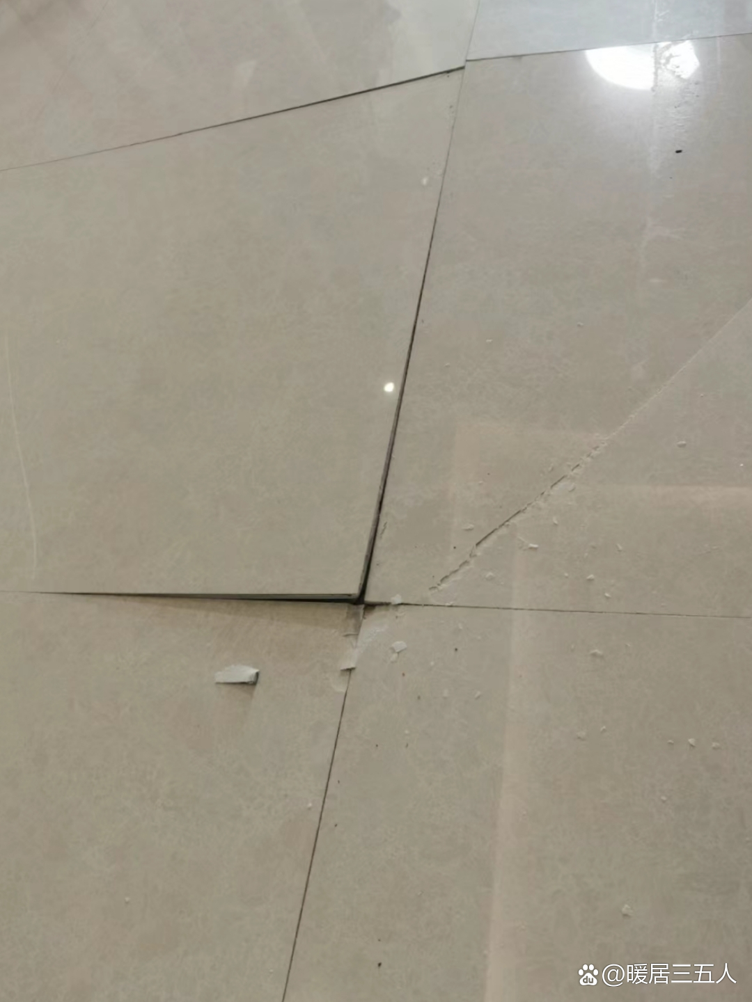 厨房墙面瓷砖空鼓(厨房墙面瓷砖空鼓怎么办) 厨房墙面瓷砖空鼓(厨房墙面瓷砖空鼓怎么办)